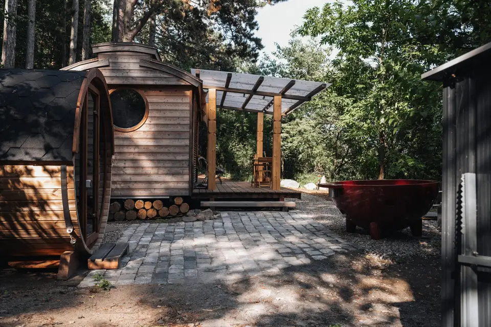Tiny house photograph 2 of 10